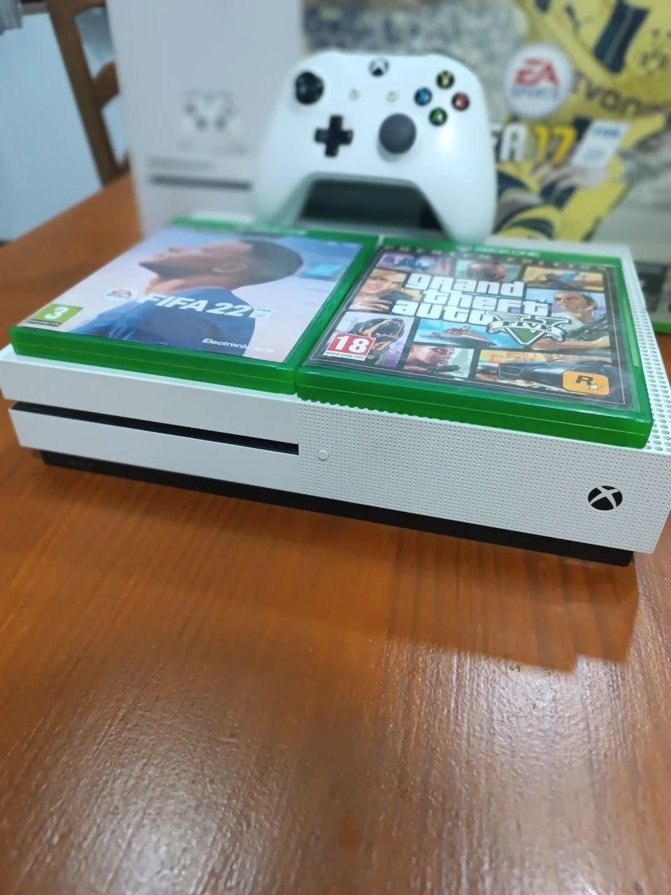 Xbox One S 500GB com dois jogos (FIFA 22 e GTA V) pronta a jogar – photo 4